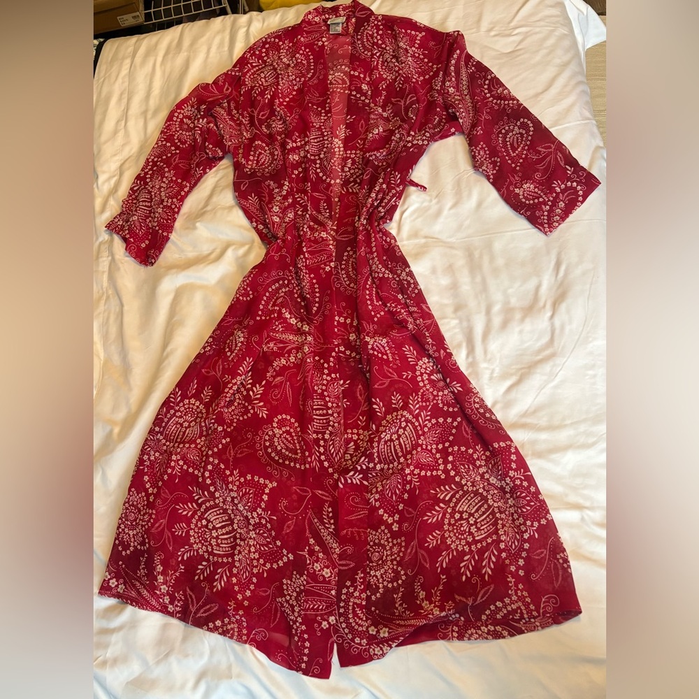 Elegant Red Paisley Women's Robe - Picture 2 of 3